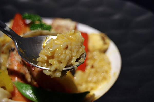 屏東潮州鎮=<吃飽>拾玖義洋食館 Nineteen~潮州美食推薦＊泰式酸辣漁夫豐盛海鮮＊串燒霜降松阪豬必吃!＊讓你吃鹹吃甜喝冰沙喝咖啡樣樣有=