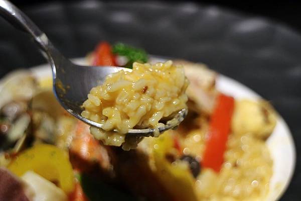 屏東潮州鎮=<吃飽>拾玖義洋食館 Nineteen~潮州美食推薦＊泰式酸辣漁夫豐盛海鮮＊串燒霜降松阪豬必吃!＊讓你吃鹹吃甜喝冰沙喝咖啡樣樣有=