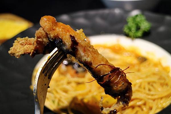 屏東潮州鎮=<吃飽>拾玖義洋食館 Nineteen~潮州美食推薦＊泰式酸辣漁夫豐盛海鮮＊串燒霜降松阪豬必吃!＊讓你吃鹹吃甜喝冰沙喝咖啡樣樣有=