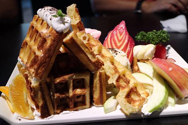 屏東潮州鎮=<吃飽>拾玖義洋食館 Nineteen~潮州美食推薦＊泰式酸辣漁夫豐盛海鮮＊串燒霜降松阪豬必吃!＊讓你吃鹹吃甜喝冰沙喝咖啡樣樣有=