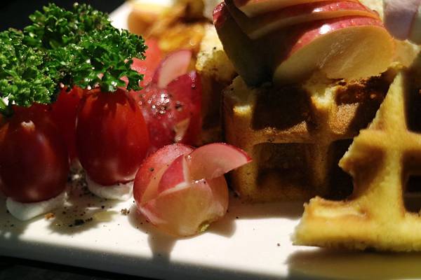 屏東潮州鎮=<吃飽>拾玖義洋食館 Nineteen~潮州美食推薦＊泰式酸辣漁夫豐盛海鮮＊串燒霜降松阪豬必吃!＊讓你吃鹹吃甜喝冰沙喝咖啡樣樣有=