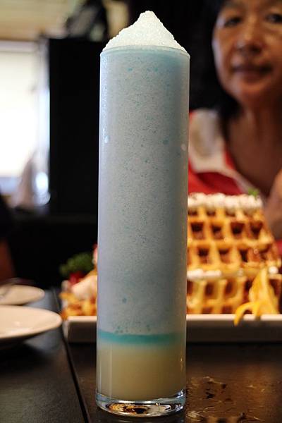 屏東潮州鎮=<吃飽>拾玖義洋食館 Nineteen~潮州美食推薦＊泰式酸辣漁夫豐盛海鮮＊串燒霜降松阪豬必吃!＊讓你吃鹹吃甜喝冰沙喝咖啡樣樣有=