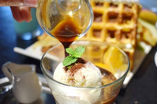 屏東潮州鎮=<吃飽>拾玖義洋食館 Nineteen~潮州美食推薦＊泰式酸辣漁夫豐盛海鮮＊串燒霜降松阪豬必吃!＊讓你吃鹹吃甜喝冰沙喝咖啡樣樣有=