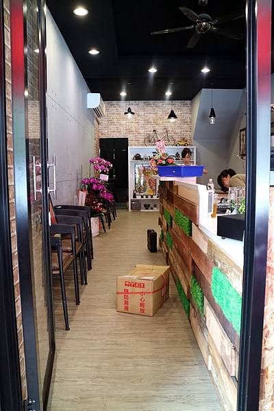 高雄左營區=<食>三拾三創意炸物(立大店)~中午就可以開吃雞排*酥脆的讓你不要不要的*有室內座位可以好好品嘗*推推= 高雄左營區=<食>三拾三創意炸物(立大店)~中午就可以開吃雞排*酥脆的讓你不要不要的*有室內座位可以好好品嘗*推推=