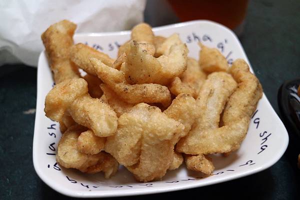 高雄左營區=<食>三拾三創意炸物(立大店)~中午就可以開吃雞排*酥脆的讓你不要不要的*有室內座位可以好好品嘗*推推= 高雄左營區=<食>三拾三創意炸物(立大店)~中午就可以開吃雞排*酥脆的讓你不要不要的*有室內座位可以好好品嘗*推推=