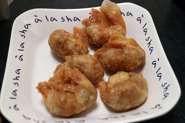 高雄左營區=<食>三拾三創意炸物(立大店)~中午就可以開吃雞排*酥脆的讓你不要不要的*有室內座位可以好好品嘗*推推= 高雄左營區=<食>三拾三創意炸物(立大店)~中午就可以開吃雞排*酥脆的讓你不要不要的*有室內座位可以好好品嘗*推推=