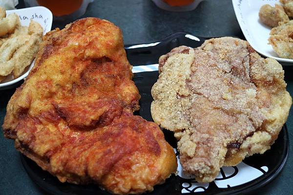 高雄左營區=<食>三拾三創意炸物(立大店)~中午就可以開吃雞排*酥脆的讓你不要不要的*有室內座位可以好好品嘗*推推= 高雄左營區=<食>三拾三創意炸物(立大店)~中午就可以開吃雞排*酥脆的讓你不要不要的*有室內座位可以好好品嘗*推推=