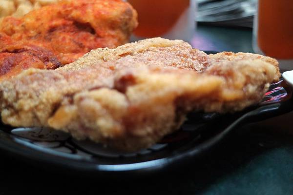 高雄左營區=<食>三拾三創意炸物(立大店)~中午就可以開吃雞排*酥脆的讓你不要不要的*有室內座位可以好好品嘗*推推= 高雄左營區=<食>三拾三創意炸物(立大店)~中午就可以開吃雞排*酥脆的讓你不要不要的*有室內座位可以好好品嘗*推推=