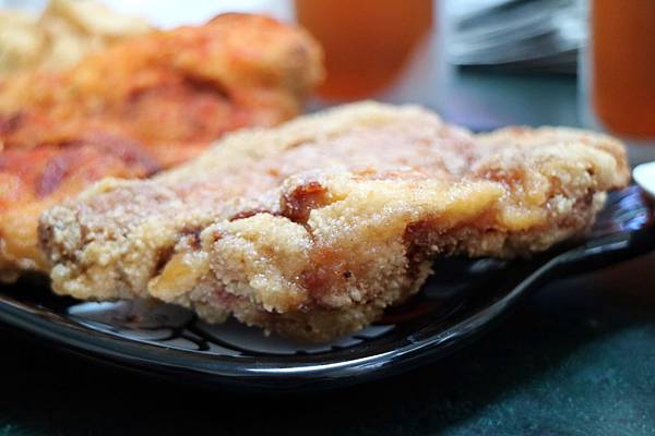 高雄左營區=<食>三拾三創意炸物(立大店)~中午就可以開吃雞排*酥脆的讓你不要不要的*有室內座位可以好好品嘗*推推= 高雄左營區=<食>三拾三創意炸物(立大店)~中午就可以開吃雞排*酥脆的讓你不要不要的*有室內座位可以好好品嘗*推推=