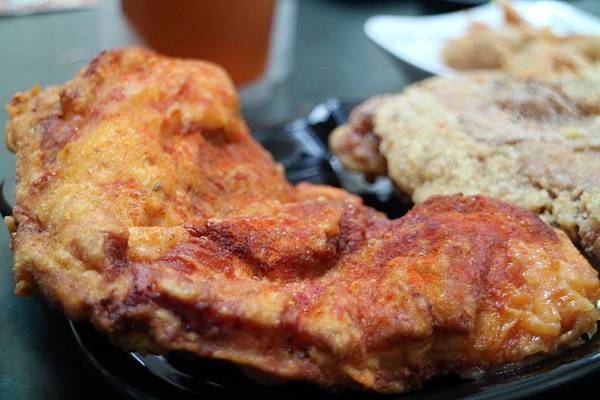 高雄左營區=<食>三拾三創意炸物(立大店)~中午就可以開吃雞排*酥脆的讓你不要不要的*有室內座位可以好好品嘗*推推= 高雄左營區=<食>三拾三創意炸物(立大店)~中午就可以開吃雞排*酥脆的讓你不要不要的*有室內座位可以好好品嘗*推推=