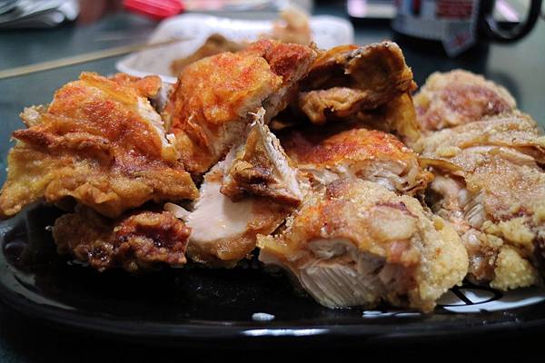 高雄左營區=<食>三拾三創意炸物(立大店)~中午就可以開吃雞排*酥脆的讓你不要不要的*有室內座位可以好好品嘗*推推= 高雄左營區=<食>三拾三創意炸物(立大店)~中午就可以開吃雞排*酥脆的讓你不要不要的*有室內座位可以好好品嘗*推推=