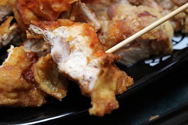 高雄左營區=<食>三拾三創意炸物(立大店)~中午就可以開吃雞排*酥脆的讓你不要不要的*有室內座位可以好好品嘗*推推= 高雄左營區=<食>三拾三創意炸物(立大店)~中午就可以開吃雞排*酥脆的讓你不要不要的*有室內座位可以好好品嘗*推推=