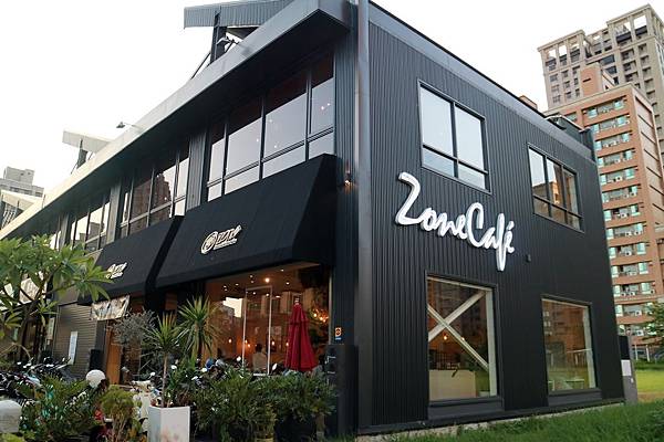 高雄鼓山區=<食>Zone Cafe 弄咖啡-美術館店~網美請站出來＊網美請筆記!美術館旁的美麗店家＊好吃又好看!=