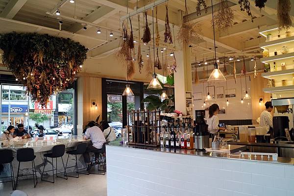 高雄鼓山區=<食>Zone Cafe 弄咖啡-美術館店~網美請站出來＊網美請筆記!美術館旁的美麗店家＊好吃又好看!=