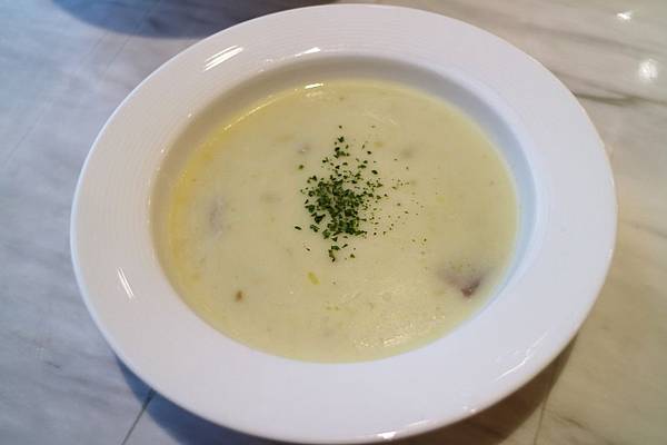 高雄鼓山區=<食>Zone Cafe 弄咖啡-美術館店~網美請站出來＊網美請筆記!美術館旁的美麗店家＊好吃又好看!=