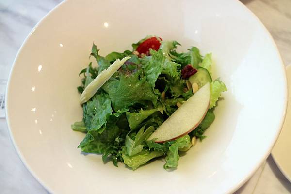 高雄鼓山區=<食>Zone Cafe 弄咖啡-美術館店~網美請站出來＊網美請筆記!美術館旁的美麗店家＊好吃又好看!=