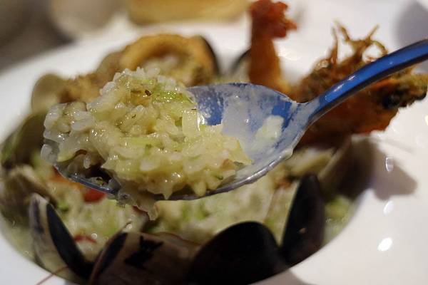 高雄鼓山區=<食>Zone Cafe 弄咖啡-美術館店~網美請站出來＊網美請筆記!美術館旁的美麗店家＊好吃又好看!=