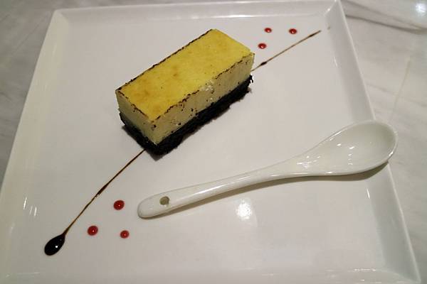 高雄鼓山區=<食>Zone Cafe 弄咖啡-美術館店~網美請站出來＊網美請筆記!美術館旁的美麗店家＊好吃又好看!=