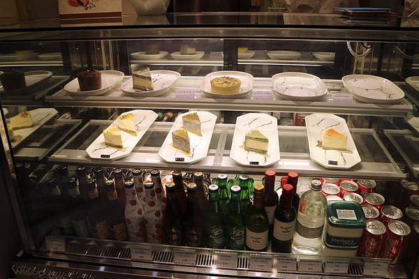 高雄鼓山區=<食>Zone Cafe 弄咖啡-美術館店~網美請站出來＊網美請筆記!美術館旁的美麗店家＊好吃又好看!=