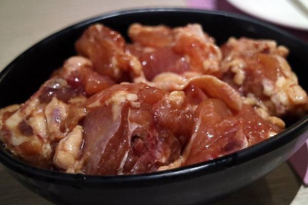 高雄左營區=<吃飽>春囍打邊爐*麻奶鍋溫順令人難忘*花雕鍋清爽富有滋味*只有春囍才能超越春囍*推陳出新的讓父親節過得好滿足= 高雄左營區=<吃飽>春囍打邊爐*麻奶鍋溫順令人難忘*花雕鍋清爽富有滋味*只有春囍才能超越春囍*推陳出新的讓父親節過得好滿足=