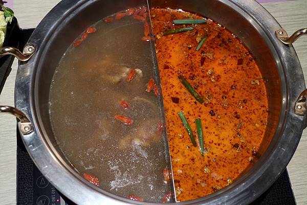 高雄左營區=<吃飽>春囍打邊爐*麻奶鍋溫順令人難忘*花雕鍋清爽富有滋味*只有春囍才能超越春囍*推陳出新的讓父親節過得好滿足= 高雄左營區=<吃飽>春囍打邊爐*麻奶鍋溫順令人難忘*花雕鍋清爽富有滋味*只有春囍才能超越春囍*推陳出新的讓父親節過得好滿足=