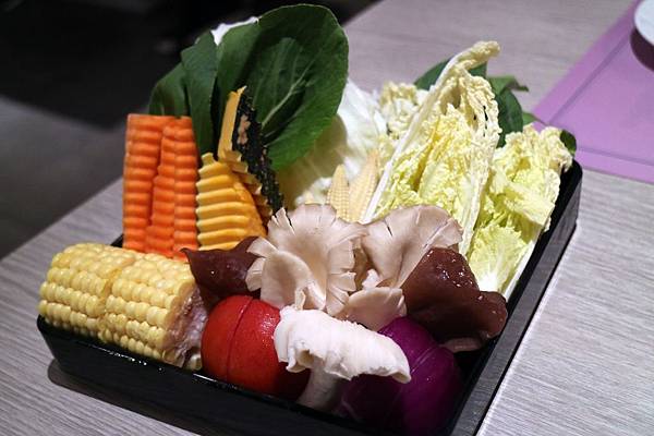 高雄左營區=<吃飽>春囍打邊爐*麻奶鍋溫順令人難忘*花雕鍋清爽富有滋味*只有春囍才能超越春囍*推陳出新的讓父親節過得好滿足= 高雄左營區=<吃飽>春囍打邊爐*麻奶鍋溫順令人難忘*花雕鍋清爽富有滋味*只有春囍才能超越春囍*推陳出新的讓父親節過得好滿足=