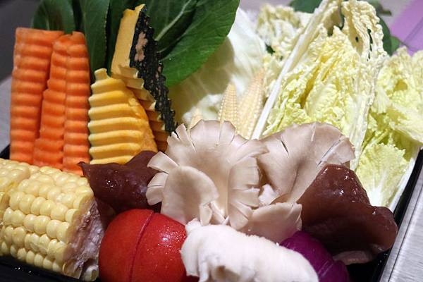 高雄左營區=<吃飽>春囍打邊爐*麻奶鍋溫順令人難忘*花雕鍋清爽富有滋味*只有春囍才能超越春囍*推陳出新的讓父親節過得好滿足= 高雄左營區=<吃飽>春囍打邊爐*麻奶鍋溫順令人難忘*花雕鍋清爽富有滋味*只有春囍才能超越春囍*推陳出新的讓父親節過得好滿足=