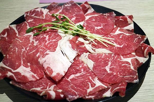 高雄左營區=<吃飽>春囍打邊爐*麻奶鍋溫順令人難忘*花雕鍋清爽富有滋味*只有春囍才能超越春囍*推陳出新的讓父親節過得好滿足= 高雄左營區=<吃飽>春囍打邊爐*麻奶鍋溫順令人難忘*花雕鍋清爽富有滋味*只有春囍才能超越春囍*推陳出新的讓父親節過得好滿足=