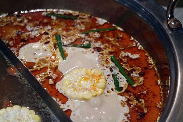 高雄左營區=<吃飽>春囍打邊爐*麻奶鍋溫順令人難忘*花雕鍋清爽富有滋味*只有春囍才能超越春囍*推陳出新的讓父親節過得好滿足= 高雄左營區=<吃飽>春囍打邊爐*麻奶鍋溫順令人難忘*花雕鍋清爽富有滋味*只有春囍才能超越春囍*推陳出新的讓父親節過得好滿足=