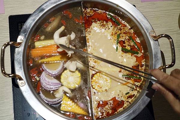 高雄左營區=<吃飽>春囍打邊爐*麻奶鍋溫順令人難忘*花雕鍋清爽富有滋味*只有春囍才能超越春囍*推陳出新的讓父親節過得好滿足= 高雄左營區=<吃飽>春囍打邊爐*麻奶鍋溫順令人難忘*花雕鍋清爽富有滋味*只有春囍才能超越春囍*推陳出新的讓父親節過得好滿足=