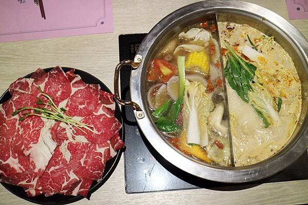 高雄左營區=<吃飽>春囍打邊爐*麻奶鍋溫順令人難忘*花雕鍋清爽富有滋味*只有春囍才能超越春囍*推陳出新的讓父親節過得好滿足= 高雄左營區=<吃飽>春囍打邊爐*麻奶鍋溫順令人難忘*花雕鍋清爽富有滋味*只有春囍才能超越春囍*推陳出新的讓父親節過得好滿足=