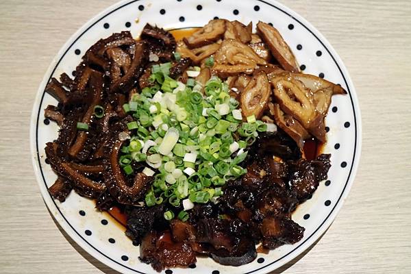 高雄左營區=<吃飽>春囍打邊爐*麻奶鍋溫順令人難忘*花雕鍋清爽富有滋味*只有春囍才能超越春囍*推陳出新的讓父親節過得好滿足= 高雄左營區=<吃飽>春囍打邊爐*麻奶鍋溫順令人難忘*花雕鍋清爽富有滋味*只有春囍才能超越春囍*推陳出新的讓父親節過得好滿足=