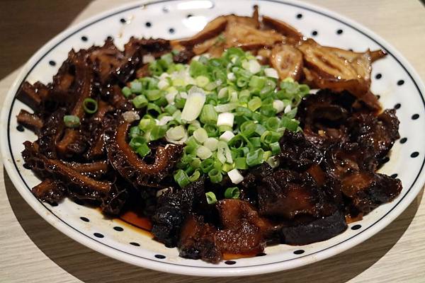 高雄左營區=<吃飽>春囍打邊爐*麻奶鍋溫順令人難忘*花雕鍋清爽富有滋味*只有春囍才能超越春囍*推陳出新的讓父親節過得好滿足= 高雄左營區=<吃飽>春囍打邊爐*麻奶鍋溫順令人難忘*花雕鍋清爽富有滋味*只有春囍才能超越春囍*推陳出新的讓父親節過得好滿足=