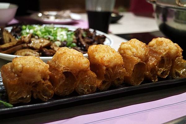 高雄左營區=<吃飽>春囍打邊爐*麻奶鍋溫順令人難忘*花雕鍋清爽富有滋味*只有春囍才能超越春囍*推陳出新的讓父親節過得好滿足= 高雄左營區=<吃飽>春囍打邊爐*麻奶鍋溫順令人難忘*花雕鍋清爽富有滋味*只有春囍才能超越春囍*推陳出新的讓父親節過得好滿足=