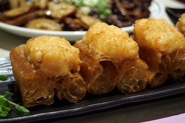 高雄左營區=<吃飽>春囍打邊爐*麻奶鍋溫順令人難忘*花雕鍋清爽富有滋味*只有春囍才能超越春囍*推陳出新的讓父親節過得好滿足= 高雄左營區=<吃飽>春囍打邊爐*麻奶鍋溫順令人難忘*花雕鍋清爽富有滋味*只有春囍才能超越春囍*推陳出新的讓父親節過得好滿足=