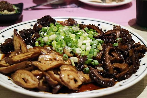 高雄左營區=<吃飽>春囍打邊爐*麻奶鍋溫順令人難忘*花雕鍋清爽富有滋味*只有春囍才能超越春囍*推陳出新的讓父親節過得好滿足= 高雄左營區=<吃飽>春囍打邊爐*麻奶鍋溫順令人難忘*花雕鍋清爽富有滋味*只有春囍才能超越春囍*推陳出新的讓父親節過得好滿足=