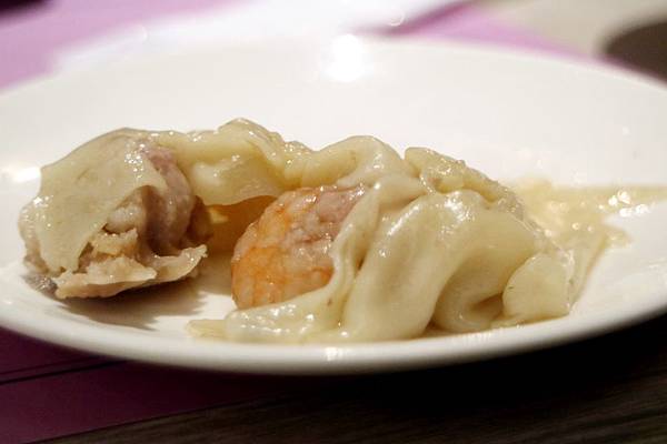 高雄左營區=<吃飽>春囍打邊爐*麻奶鍋溫順令人難忘*花雕鍋清爽富有滋味*只有春囍才能超越春囍*推陳出新的讓父親節過得好滿足= 高雄左營區=<吃飽>春囍打邊爐*麻奶鍋溫順令人難忘*花雕鍋清爽富有滋味*只有春囍才能超越春囍*推陳出新的讓父親節過得好滿足=