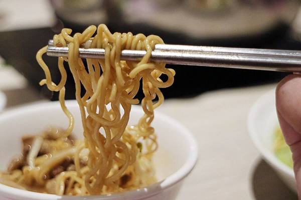 高雄左營區=<吃飽>春囍打邊爐*麻奶鍋溫順令人難忘*花雕鍋清爽富有滋味*只有春囍才能超越春囍*推陳出新的讓父親節過得好滿足= 高雄左營區=<吃飽>春囍打邊爐*麻奶鍋溫順令人難忘*花雕鍋清爽富有滋味*只有春囍才能超越春囍*推陳出新的讓父親節過得好滿足=