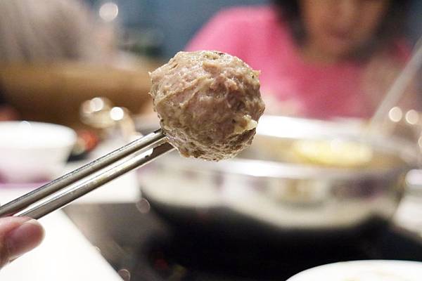 高雄左營區=<吃飽>春囍打邊爐*麻奶鍋溫順令人難忘*花雕鍋清爽富有滋味*只有春囍才能超越春囍*推陳出新的讓父親節過得好滿足= 高雄左營區=<吃飽>春囍打邊爐*麻奶鍋溫順令人難忘*花雕鍋清爽富有滋味*只有春囍才能超越春囍*推陳出新的讓父親節過得好滿足=