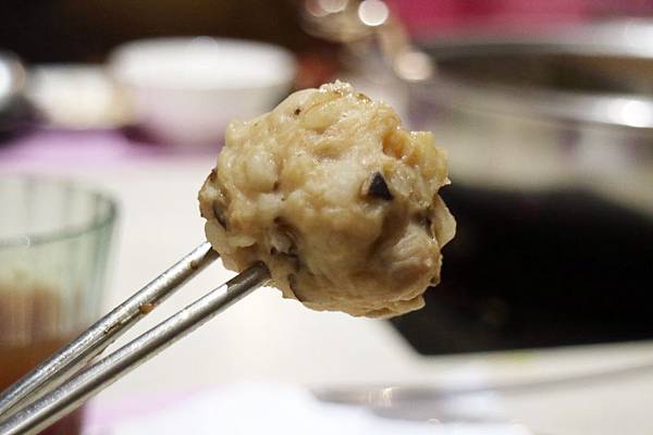 高雄左營區=<吃飽>春囍打邊爐*麻奶鍋溫順令人難忘*花雕鍋清爽富有滋味*只有春囍才能超越春囍*推陳出新的讓父親節過得好滿足= 高雄左營區=<吃飽>春囍打邊爐*麻奶鍋溫順令人難忘*花雕鍋清爽富有滋味*只有春囍才能超越春囍*推陳出新的讓父親節過得好滿足=