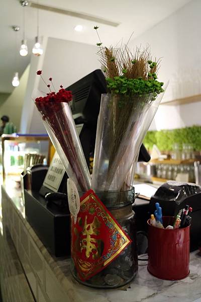 高雄左營區=<吃飽>春囍打邊爐*麻奶鍋溫順令人難忘*花雕鍋清爽富有滋味*只有春囍才能超越春囍*推陳出新的讓父親節過得好滿足= 高雄左營區=<吃飽>春囍打邊爐*麻奶鍋溫順令人難忘*花雕鍋清爽富有滋味*只有春囍才能超越春囍*推陳出新的讓父親節過得好滿足=