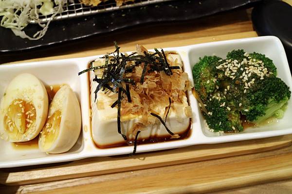 高雄左營區=<吃飽>五目坊(巨蛋店)~吃蛋包飯找五目坊、吃豬排找五目坊,少女心噴發的裙襬搖搖就在五目坊;要吃美食又要省錢就找巷弄!= 高雄左營區=<吃飽>五目坊(巨蛋店)~吃蛋包飯找五目坊、吃豬排找五目坊,少女心噴發的裙襬搖搖就在五目坊;要吃美食又要省錢就找巷弄!=