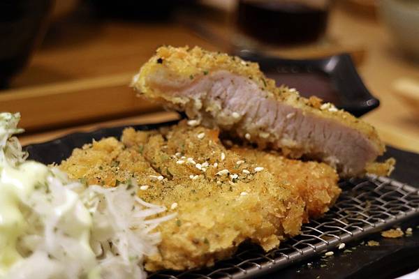 高雄左營區=<吃飽>五目坊(巨蛋店)~吃蛋包飯找五目坊、吃豬排找五目坊,少女心噴發的裙襬搖搖就在五目坊;要吃美食又要省錢就找巷弄!= 高雄左營區=<吃飽>五目坊(巨蛋店)~吃蛋包飯找五目坊、吃豬排找五目坊,少女心噴發的裙襬搖搖就在五目坊;要吃美食又要省錢就找巷弄!=