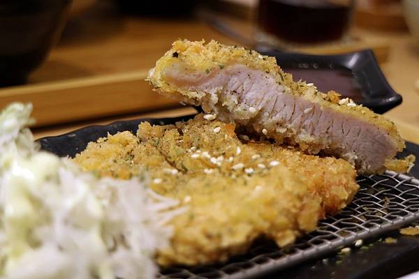 高雄左營區=<吃飽>五目坊(巨蛋店)~吃蛋包飯找五目坊、吃豬排找五目坊,少女心噴發的裙襬搖搖就在五目坊;要吃美食又要省錢就找巷弄!= 高雄左營區=<吃飽>五目坊(巨蛋店)~吃蛋包飯找五目坊、吃豬排找五目坊,少女心噴發的裙襬搖搖就在五目坊;要吃美食又要省錢就找巷弄!=