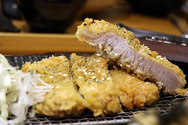 高雄左營區=<吃飽>五目坊(巨蛋店)~吃蛋包飯找五目坊、吃豬排找五目坊,少女心噴發的裙襬搖搖就在五目坊;要吃美食又要省錢就找巷弄!= 高雄左營區=<吃飽>五目坊(巨蛋店)~吃蛋包飯找五目坊、吃豬排找五目坊,少女心噴發的裙襬搖搖就在五目坊;要吃美食又要省錢就找巷弄!=