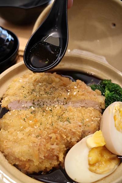 高雄左營區=<吃飽>五目坊(巨蛋店)~吃蛋包飯找五目坊、吃豬排找五目坊,少女心噴發的裙襬搖搖就在五目坊;要吃美食又要省錢就找巷弄!= 高雄左營區=<吃飽>五目坊(巨蛋店)~吃蛋包飯找五目坊、吃豬排找五目坊,少女心噴發的裙襬搖搖就在五目坊;要吃美食又要省錢就找巷弄!=