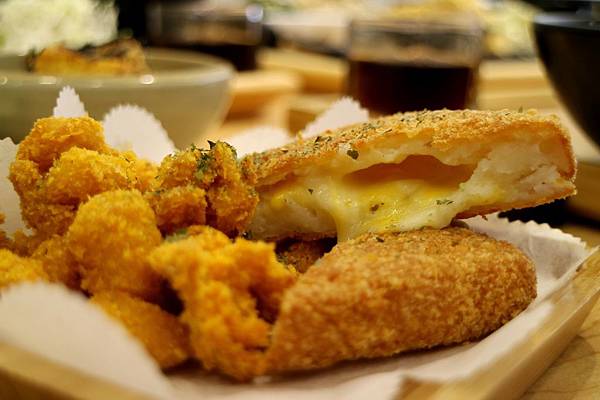 高雄左營區=<吃飽>五目坊(巨蛋店)~吃蛋包飯找五目坊、吃豬排找五目坊,少女心噴發的裙襬搖搖就在五目坊;要吃美食又要省錢就找巷弄!= 高雄左營區=<吃飽>五目坊(巨蛋店)~吃蛋包飯找五目坊、吃豬排找五目坊,少女心噴發的裙襬搖搖就在五目坊;要吃美食又要省錢就找巷弄!=