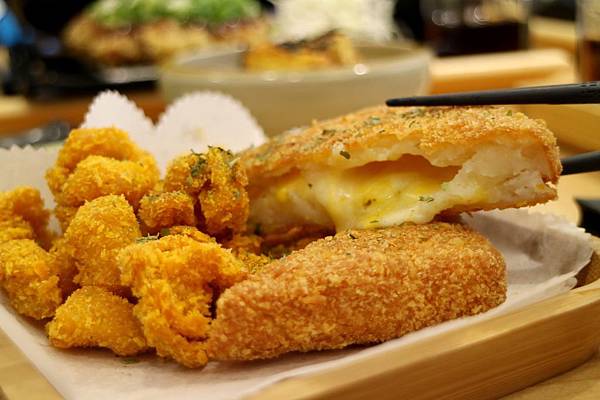 高雄左營區=<吃飽>五目坊(巨蛋店)~吃蛋包飯找五目坊、吃豬排找五目坊,少女心噴發的裙襬搖搖就在五目坊;要吃美食又要省錢就找巷弄!= 高雄左營區=<吃飽>五目坊(巨蛋店)~吃蛋包飯找五目坊、吃豬排找五目坊,少女心噴發的裙襬搖搖就在五目坊;要吃美食又要省錢就找巷弄!=