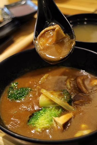 高雄左營區=<吃飽>五目坊(巨蛋店)~吃蛋包飯找五目坊、吃豬排找五目坊,少女心噴發的裙襬搖搖就在五目坊;要吃美食又要省錢就找巷弄!= 高雄左營區=<吃飽>五目坊(巨蛋店)~吃蛋包飯找五目坊、吃豬排找五目坊,少女心噴發的裙襬搖搖就在五目坊;要吃美食又要省錢就找巷弄!=