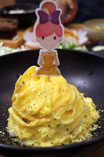 高雄左營區=<吃飽>五目坊(巨蛋店)~吃蛋包飯找五目坊、吃豬排找五目坊,少女心噴發的裙襬搖搖就在五目坊;要吃美食又要省錢就找巷弄!= 高雄左營區=<吃飽>五目坊(巨蛋店)~吃蛋包飯找五目坊、吃豬排找五目坊,少女心噴發的裙襬搖搖就在五目坊;要吃美食又要省錢就找巷弄!=